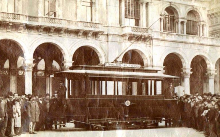 La Mitica Storia Del Gamba De Legn Il Primo Tram D Italia Milano