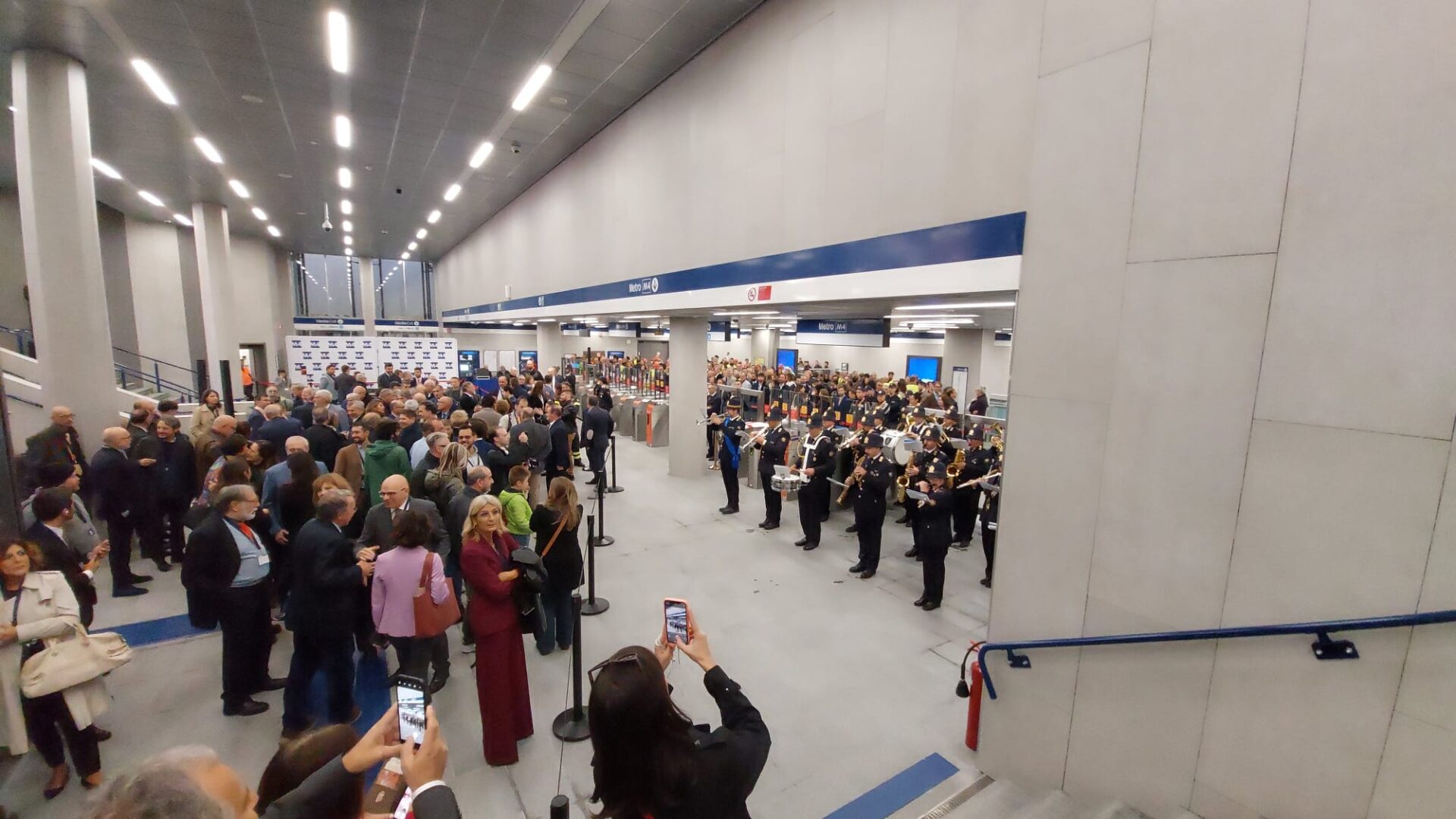 Festa M4 Immagini E Video Dell Inaugurazione Della Linea Fino A San