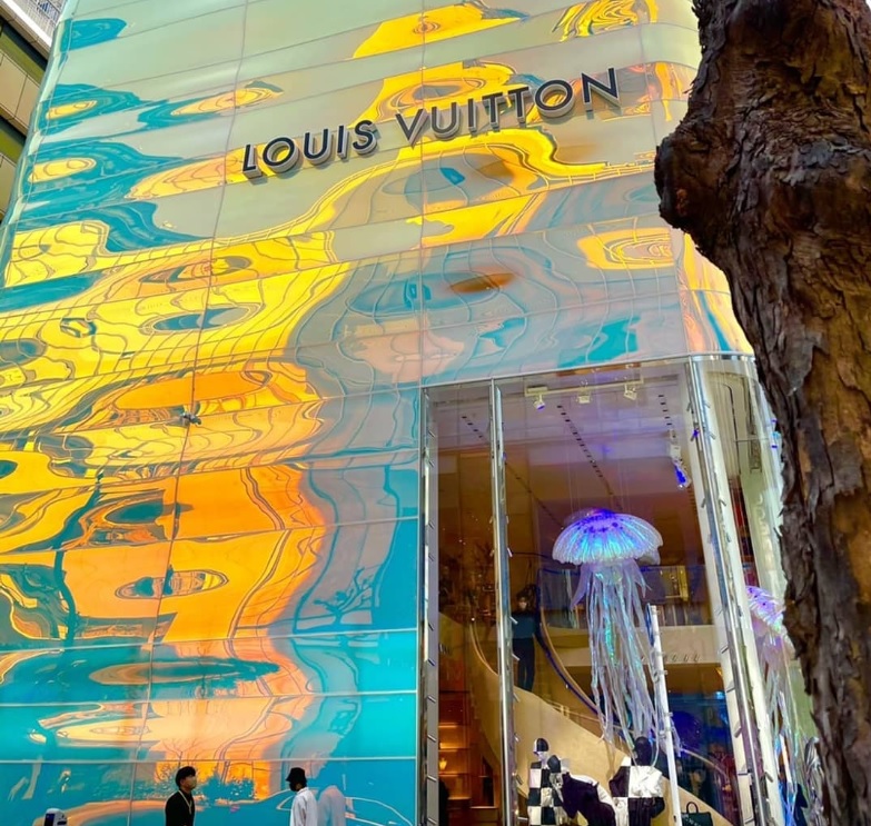 Tutte le immagini del flasghip store di Louis Vuitton a Tokyo